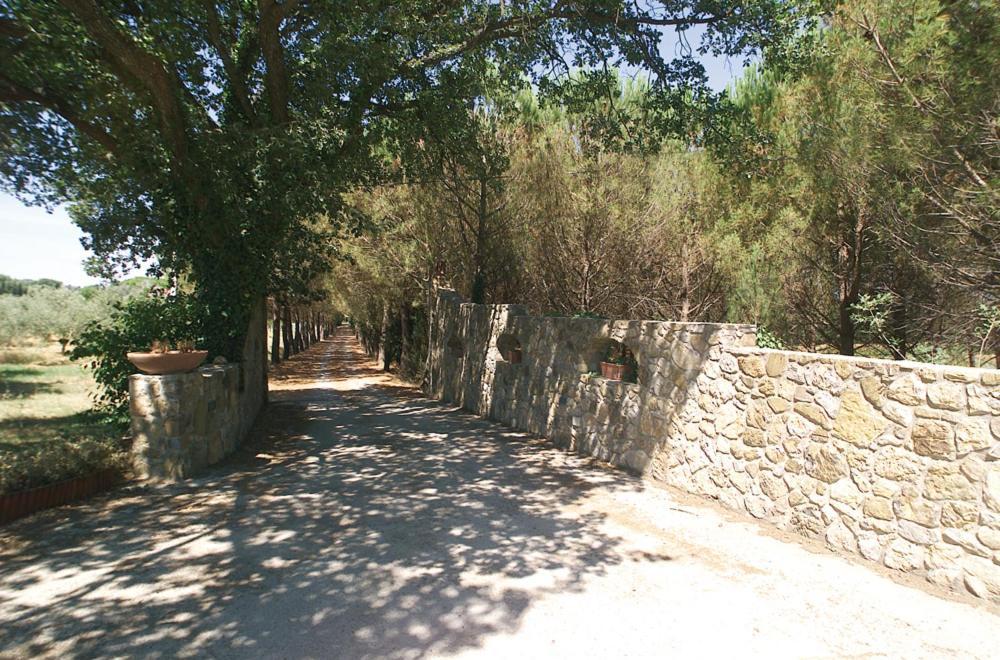 Ranch Hotel Scarlino Bagian luar foto