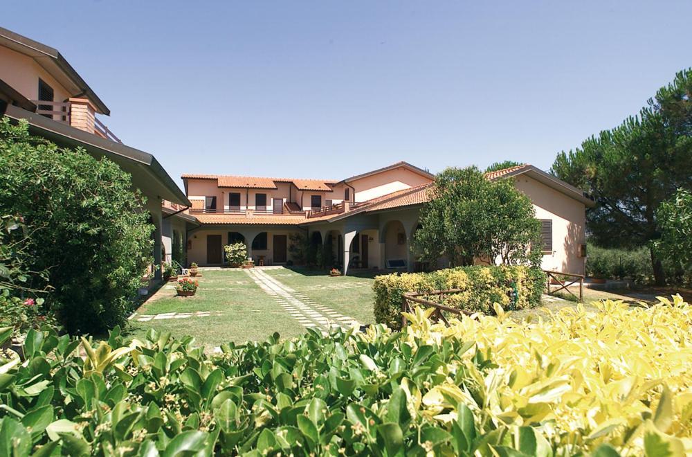 Ranch Hotel Scarlino Bagian luar foto
